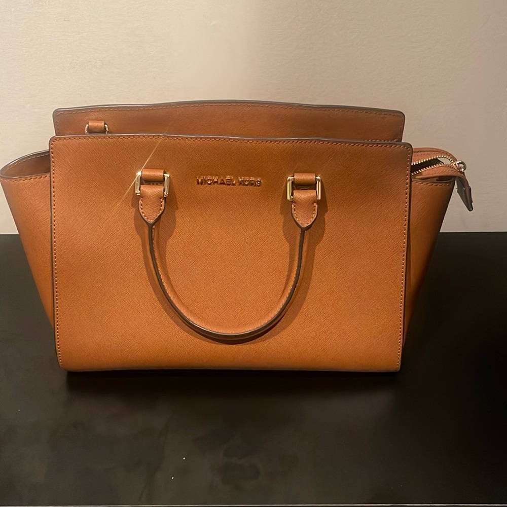 Micheal Kors purse